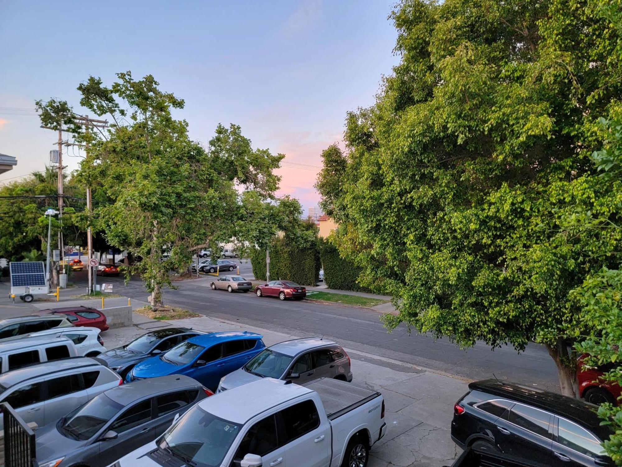 Perfectly Located Pico Robertson 3 Bedroom Walk To Restaurants Wifi Tv Game Console Parking 5 Minutes To Rodeo Drive * Los Angeles