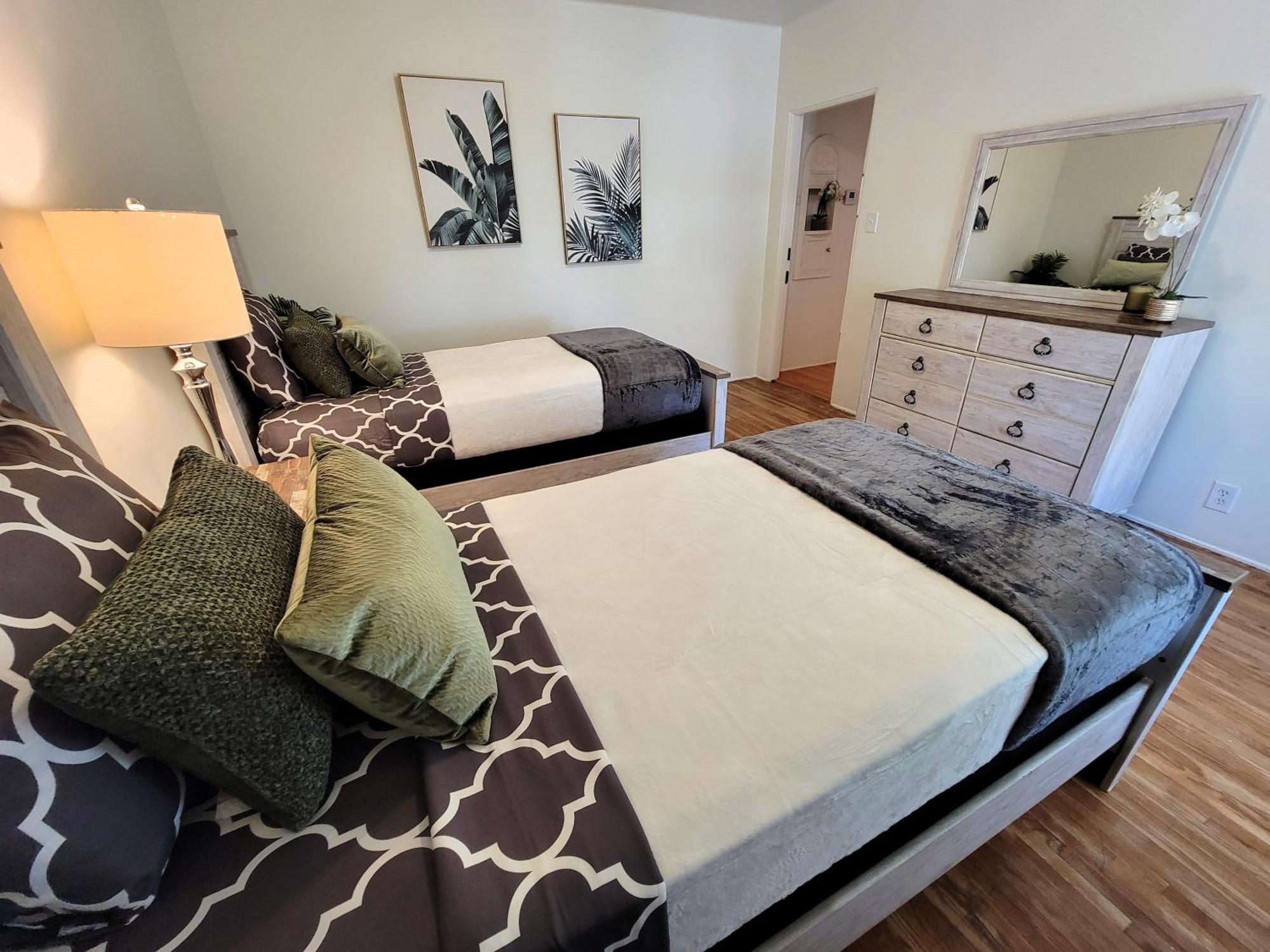Perfectly Located Pico Robertson 3 Bedroom Walk To Restaurants Wifi Tv Game Console Parking 5 Minutes To Rodeo Drive Appartement Los Angeles